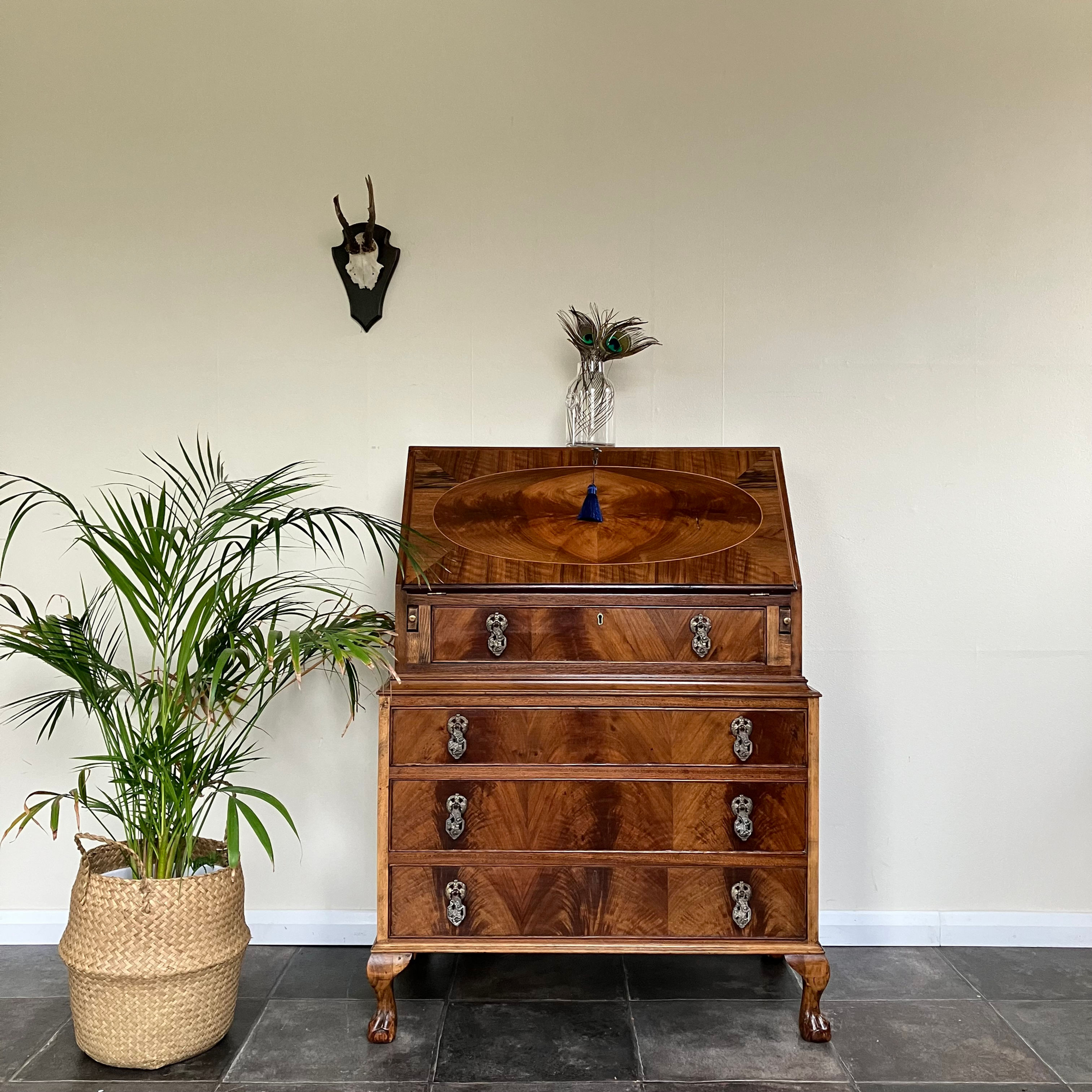 Elegant hand made lockable CC41* antique walnut bureau / writing desk with four drawers sitting on beautiful cabriole legs