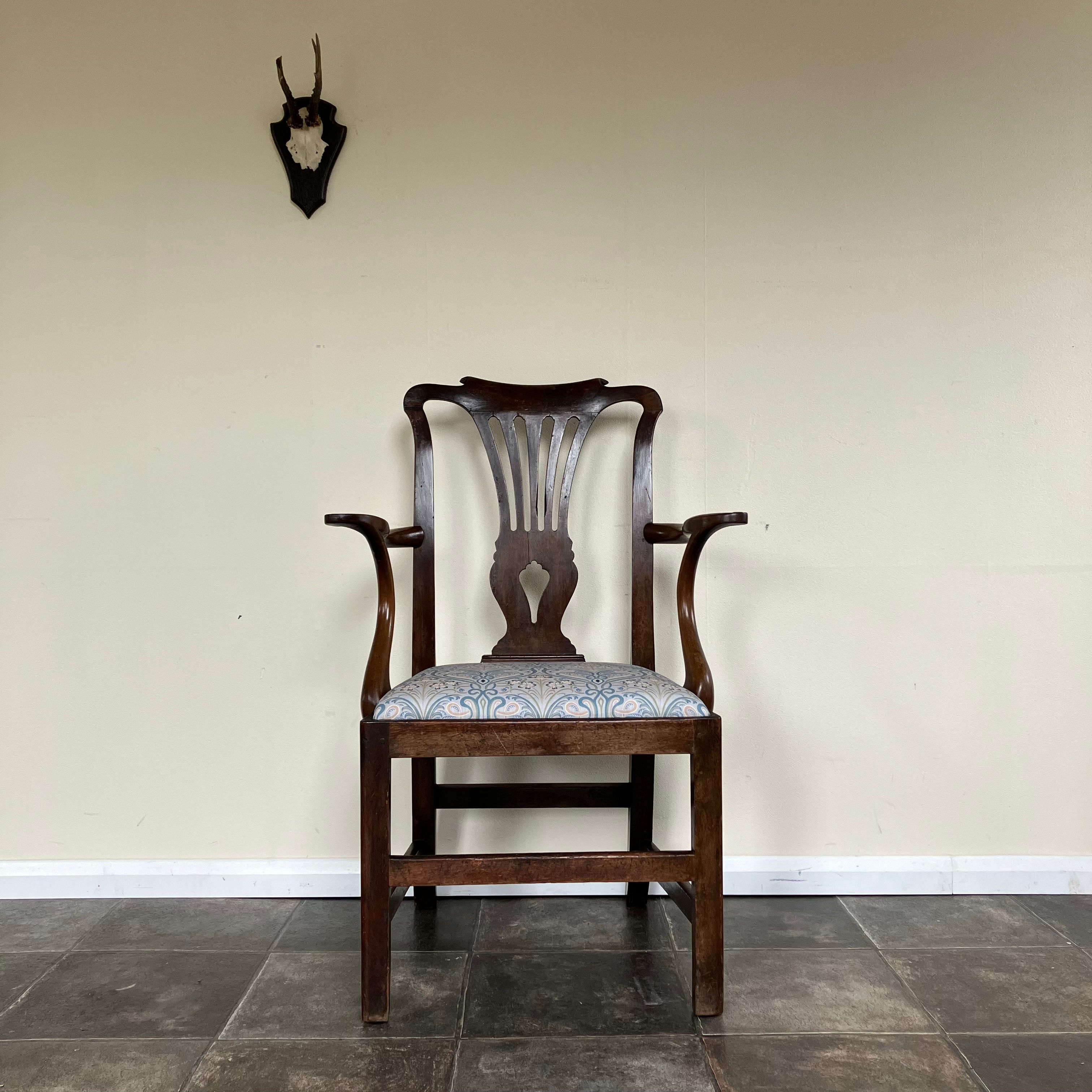 Antique Georgian Carver Chair, Chippendale Style, Pierced Splat Back, Upholstered Drop In Seat