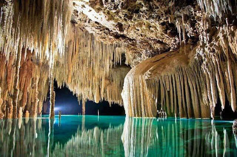 Rio Secreto, caverns