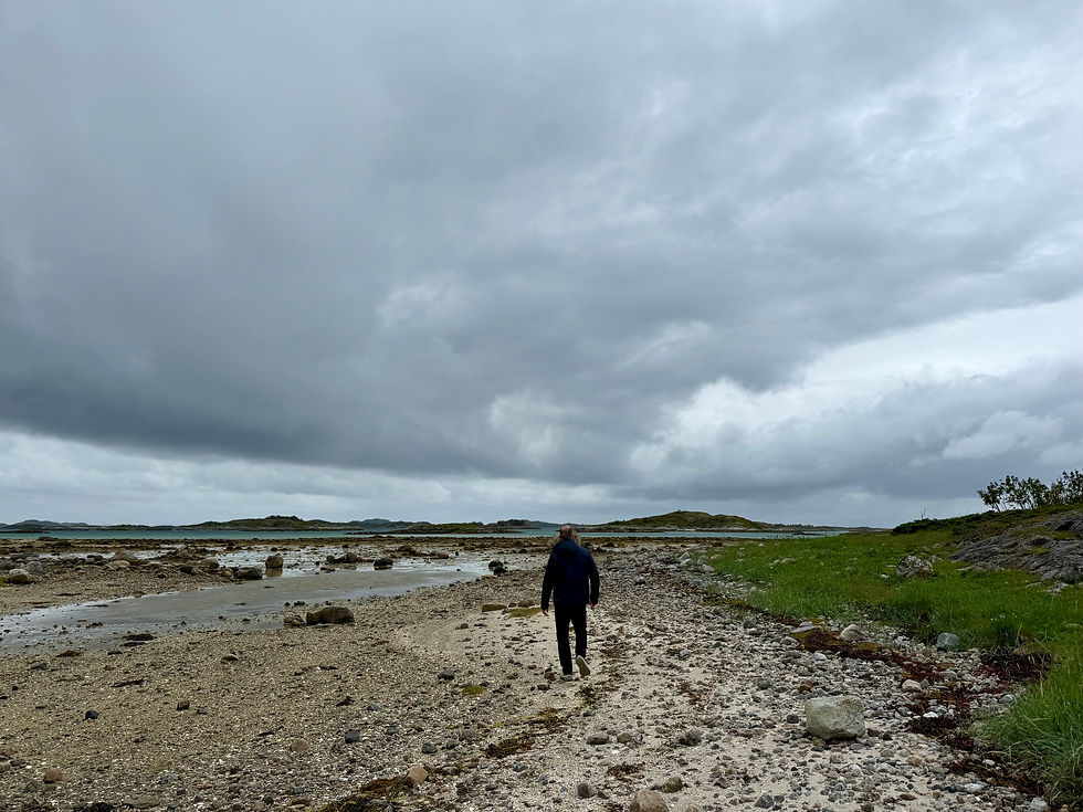 Dodging showers and easing winds...