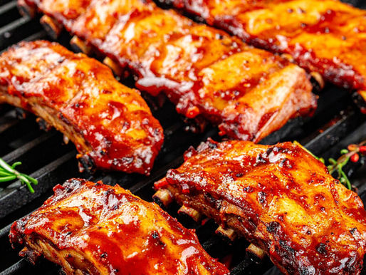 Marinade barbecue maison brillante et caramélisée sur ribs et travers de porc, préparée au Shaker NICO®