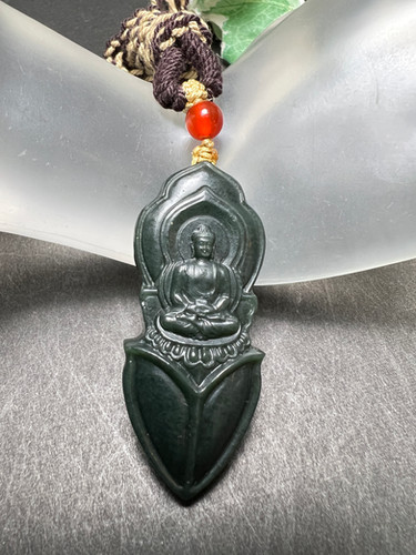 和田玉金剛杵 仏像彫刻紐ネックレス！ 邪気を祓い 慈悲と光明 悪縁を