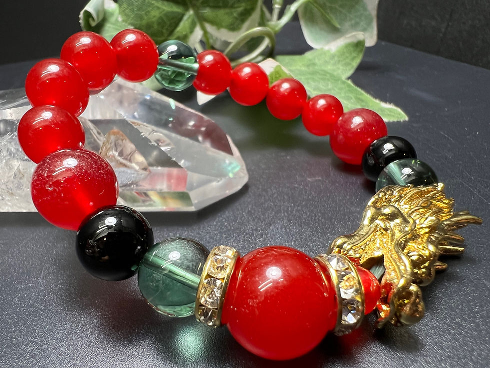 サムネイル： 金龍 ＆秘紅石.緑水晶超金運ブレスレット❗️トリプル金運　宝くじ運　すごい波動