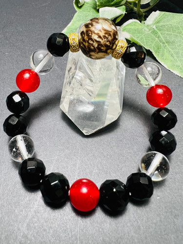 沖縄ハブ琉石水晶と秘紅石 とオニキス超金運ブレスレット❗️宝くじ運