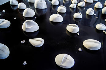 Installation Casques blancs (White Helme