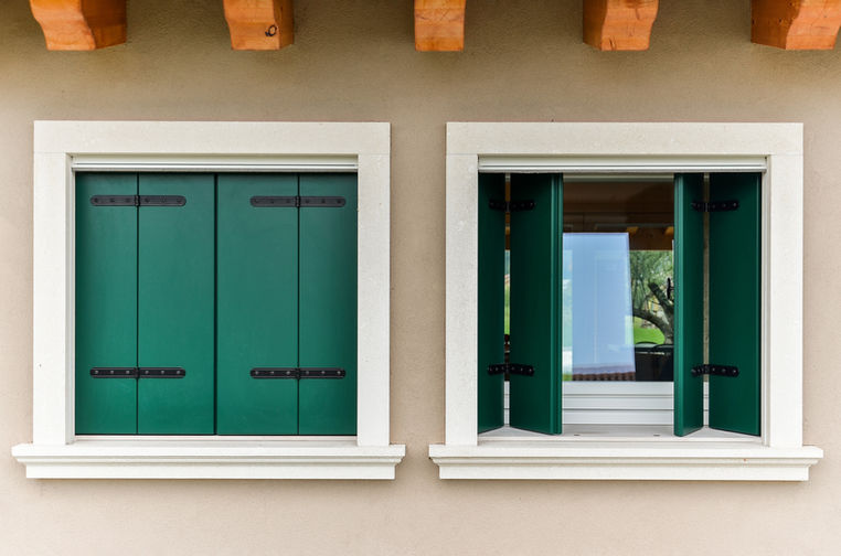 balconi alla vicentina, balconi classici in legno, produzione balconi in legno, serramenti in legno su misura, infissi in legno su misura