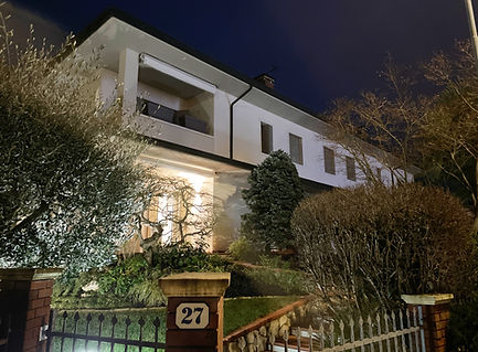 lavoro di sostituzione nel vicentino, nuovi scuri e serramenti in legno