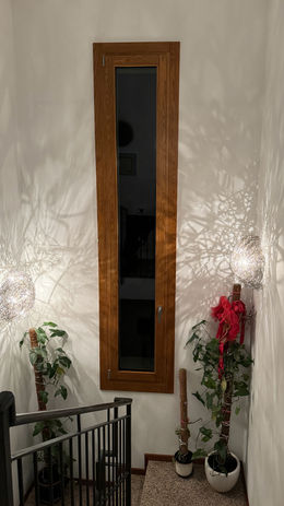 finestra ad anta e ribalta, infissi in legno ad anta e ribalta, finestre in legno di rovere, finestre in legno di rovere lamellare