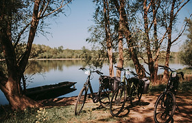 Vélos en bord de Loire.jpg