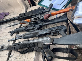 Aseguran cinco personas, armas y vehículos durante operativos en zona de Altar