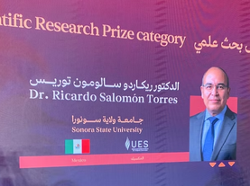 Docente de la UES recibe premio internacional por su investigación sobre la palma datilera