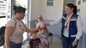 Invitan jóvenes a usar y cuidar las paradas de camión refrigeradas de Hermosillo