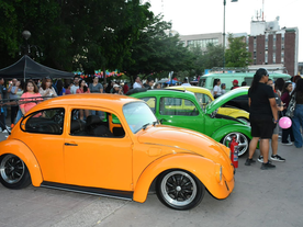 Disfrutan en familia Carshow en la Víactiva