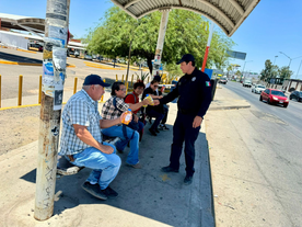 Ayuda Ayuntamiento de Hermosillo a personas a evitar riesgos por altas temperaturas