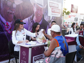 Gobernador Durazo cumple a familias de la colonia Arcoiris con feria de servicios gratuitos "Sonora Atiende"
