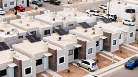 Cumple Toño Astiazarán con entrega de paneles solares del programa Sello H en viviendas de interés social