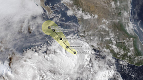 •Esta mañana se formó el primer huracán de la temporada en aguas del Océano Pacífico y se espera que se debilite en las próximas horas