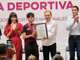 Premia Gobernador Durazo con becas a medallistas de los Juegos Deportivos Nacionales de Educación Básica