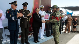 Recibe Ayuntamiento de Guaymas a la escuadrilla acrobática Águilas Aztecas de la Fuerza Aérea Mexicana