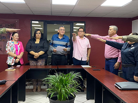 Alcalde Luis Fuentes toma protesta a nuevos integrantes de la Comisión de Honor, Justicia y Promoción