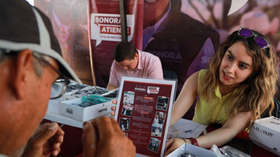 Gobernador Durazo acerca servicios gratuitos de "Sonora Atiende" a familias de la colonia Palo Verde