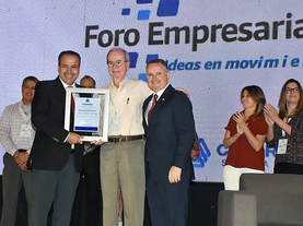 Entrega Toño Astiazarán reconocimiento a Héctor Seldner Lizárraga