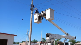 Continúa Ayuntamiento de Guaymas con la instalación de lámparas