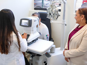 Inaugura la doctora Karla Córdova González la Óptica Municipal