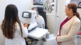 Inaugura la doctora Karla Córdova González la Óptica Municipal