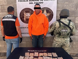 Cateo en Hermosillo resulta en detención de sujeto con droga y orden de aprehensión vigente