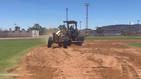 Trabaja Ayuntamiento de Guaymas en la rehabilitación de los campos del trébol