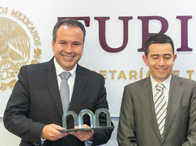 Recibe Antonio Astiazarán Distintivo a la Excelencia Municipal por programas de energía solar
