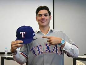 Firma el guaymense Ángel Arredondo con los Rangers de Texas