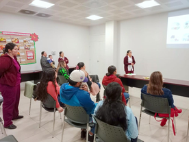Orienta Isssteson a papás sobre la alimentación complementaria de bebés