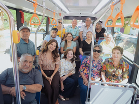 Convive Patty Ruibal con usuarias y usuarios del programa Abuelitos de la H