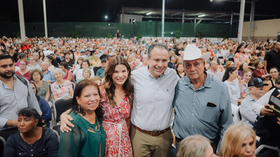 Celebran Patty Ruibal y Toño Astiazarán con más de tres mil adultos mayores con gran concierto de Los Apson