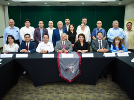 Cualquier ola rosa se desvanece en el océano guinda: Lorenia Valles