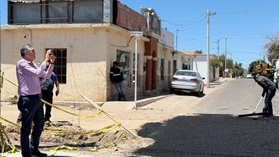 Avanza obra de pavimentación en callejón Bertha; alcalde Luis Fuentes supervisa los trabajos