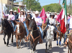 Encabezan Toño Astiazarán y Patty Ruibal Cabalgata contra el Cáncer en Kino Fest