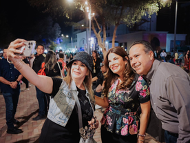 Conviven Toño Astiazarán y Patty Ruibal con familias en Fiestas del Pitic 2025
