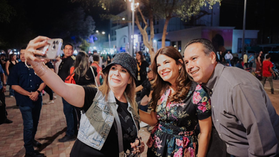 Conviven Toño Astiazarán y Patty Ruibal con familias en Fiestas del Pitic 2025