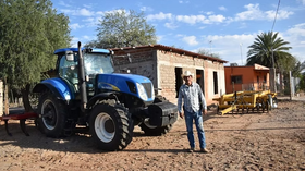 Entrega Sagarhpa maquinaria agrícola en Ures