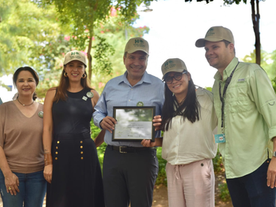 Recibe Toño Astiazarán el distintivo mundial Tree Cities Of The World por acciones de innovación en reforestación y mantenimiento de árboles
