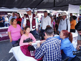 Gobernador Durazo lleva servicios gratuitos a la colonia Café Combate con feria “Sonora Atiende”