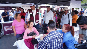 Gobernador Durazo lleva servicios gratuitos a la colonia Café Combate con feria “Sonora Atiende”