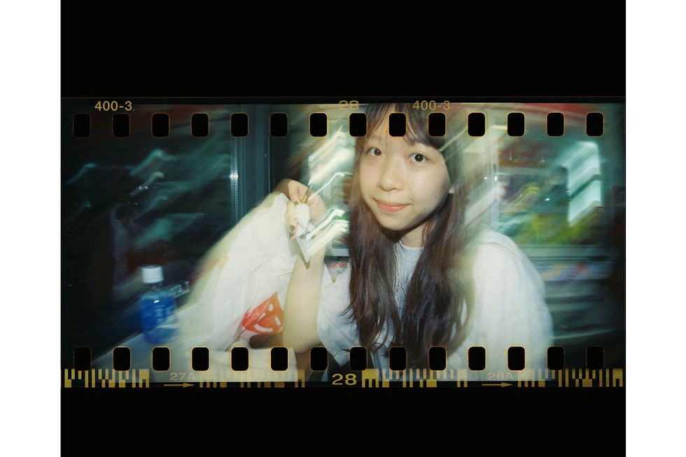 Küçük resim: Sprocket Rocket 35 mm Panoramic Camera Strawberry Fusion