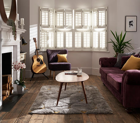 Tier-on-tier bay window shutters