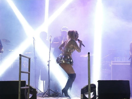 O fim da noite da segundona de Carnaval ficou sob o comando dela: @tatiromero_