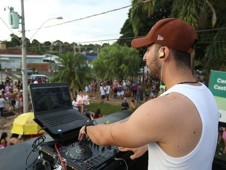 Trio elétrico do DJ Manfré e Banda Tequila na Mesa