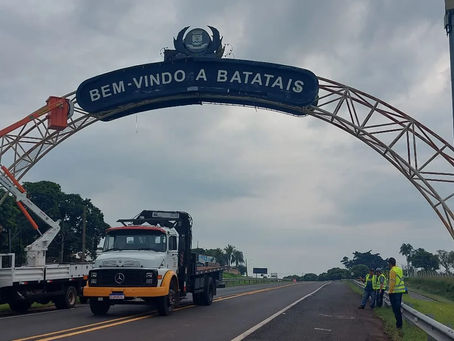 Operação para reforma do Pórtico na entrada da cidade
